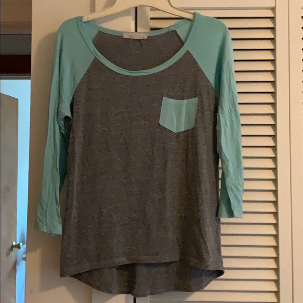 3/4 Long Sleeve Mint and Gray Shirt 💚